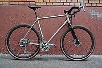 City Cycles Perfetto Gravelbike aus Titan im Test. 