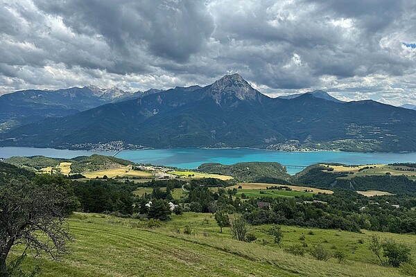 Blick auf den Lac de Serre Ponçon.