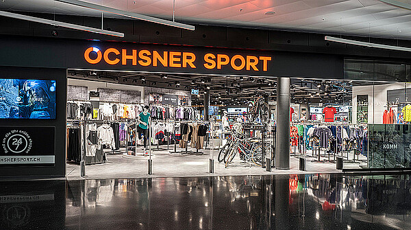 Migros Sportx Dosenbach Ochsnersport. Sportarikel in einer Filiale von Ochsner Sport.