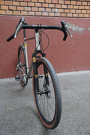 City Cycles Perfetto Gravelbike aus Titan im Test. 