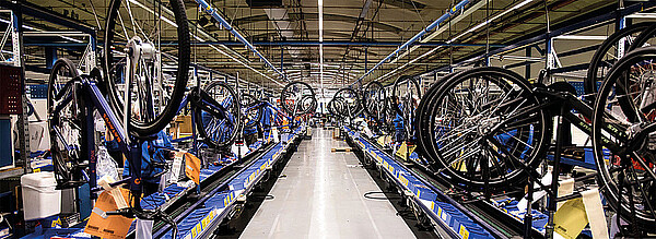 Accell Group wird herabgestuft. Montagestrasse bei Velohersteller Accell.