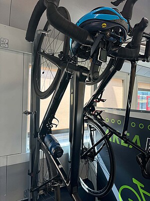 Komfortable Aufhängevorrichtung im italienischen Intercity.