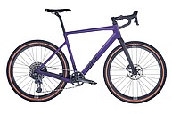 Ein blaues Gravelbike des Herstellers Rose, das auf schnelle Fahrten abseits der Strasse ausgelegt ist