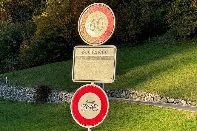 velofahrverbot-Schild bei der Buchenegg