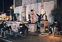 Rezeption und Umkleide für das Bade-Erlebnis werden per Veloanhänger transportiert.