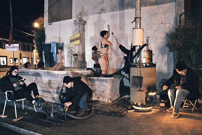 Rezeption und Umkleide für das Bade-Erlebnis werden per Veloanhänger transportiert.