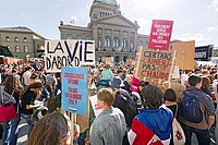 Klimademo in Bern. Demonstranten auf dem Bundesplatz in Bern.