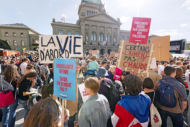 Klimademo in Bern. Demonstranten auf dem Bundesplatz in Bern.