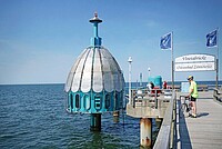 Tauchgondel an einem Pier auf Usedom.