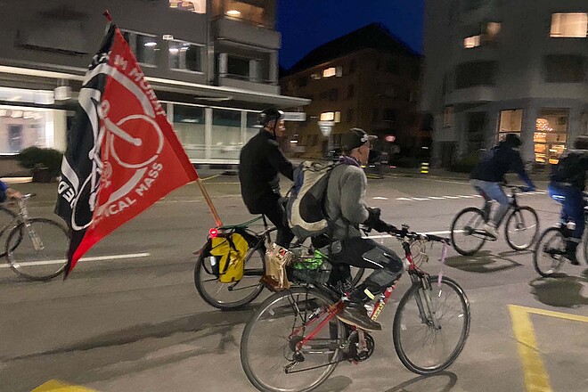 Critical Mass Zürich rollt wieder. 