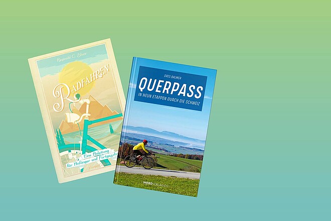 Bücher vor einem grünen Hintergrund