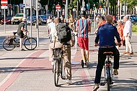 Wien gilt als lebenswerteste Stadt der Welt. Velofahrende und Fussgänger stauen sich am Ring in der Wiener Innenstadt.